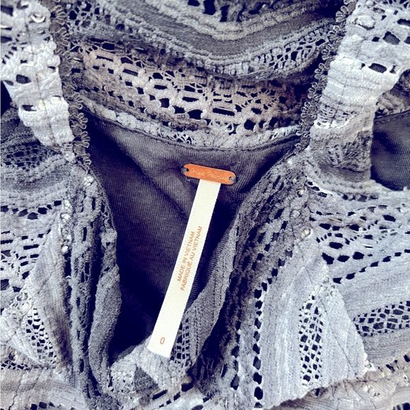 FREE PEOPLE GREY AND BLACK FITTED LACE DRESS SIZE 0 - Picture 4 of 4